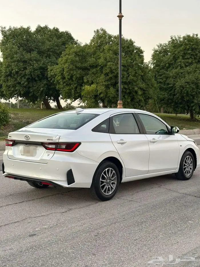 تويوتا يارس 2023 عداد 40 فقط 5