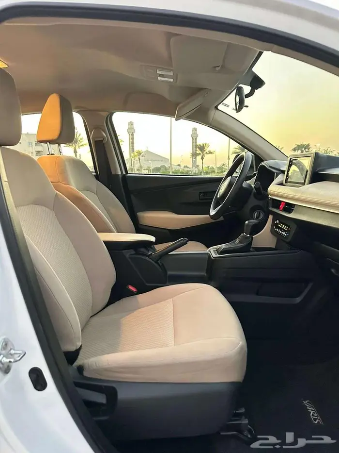 تويوتا يارس 2023 عداد 40 فقط 19