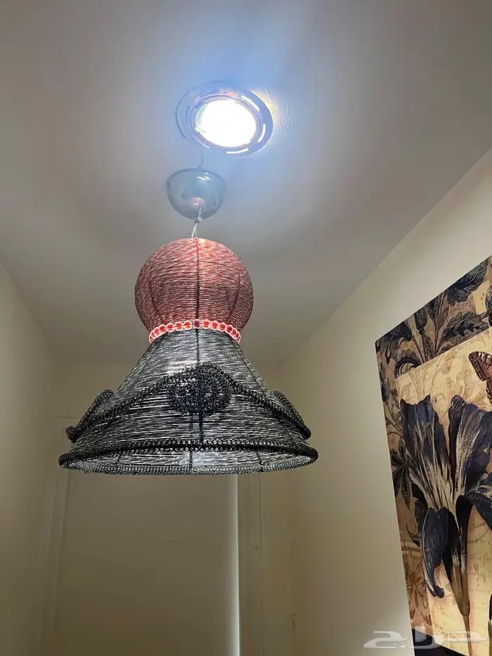 Pendant light and painting   carpet 0