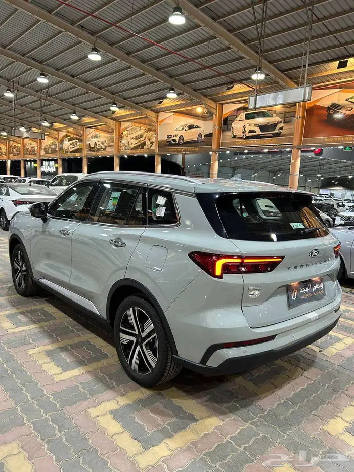 عرض خاص فورد تيريتوري تيتانيوم موديل 2026 بطاقه جمركيه 3