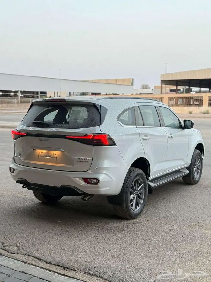 ايسوزو 2025 MUX فل كامل دبل سعودي كاش واقساط 2