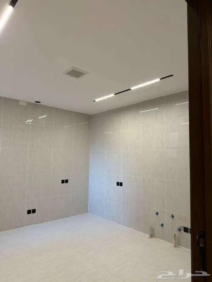 ادوار وشقق بحي البيان بموقع مميز 1