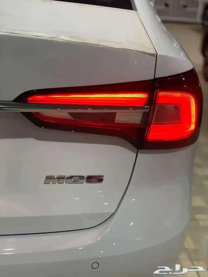 ام جي 5 الشكل القديم موديل 2025 أبيض -فضى -أسود 5