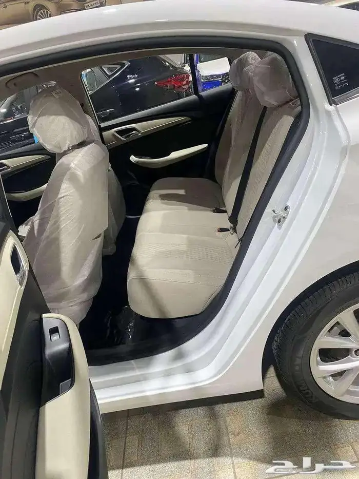 ام جي 5 الشكل القديم موديل 2025 أبيض -فضى -أسود 9