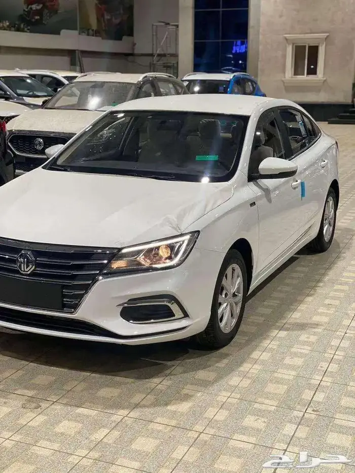 ام جي 5 الشكل القديم موديل 2025 أبيض -فضى -أسود 3