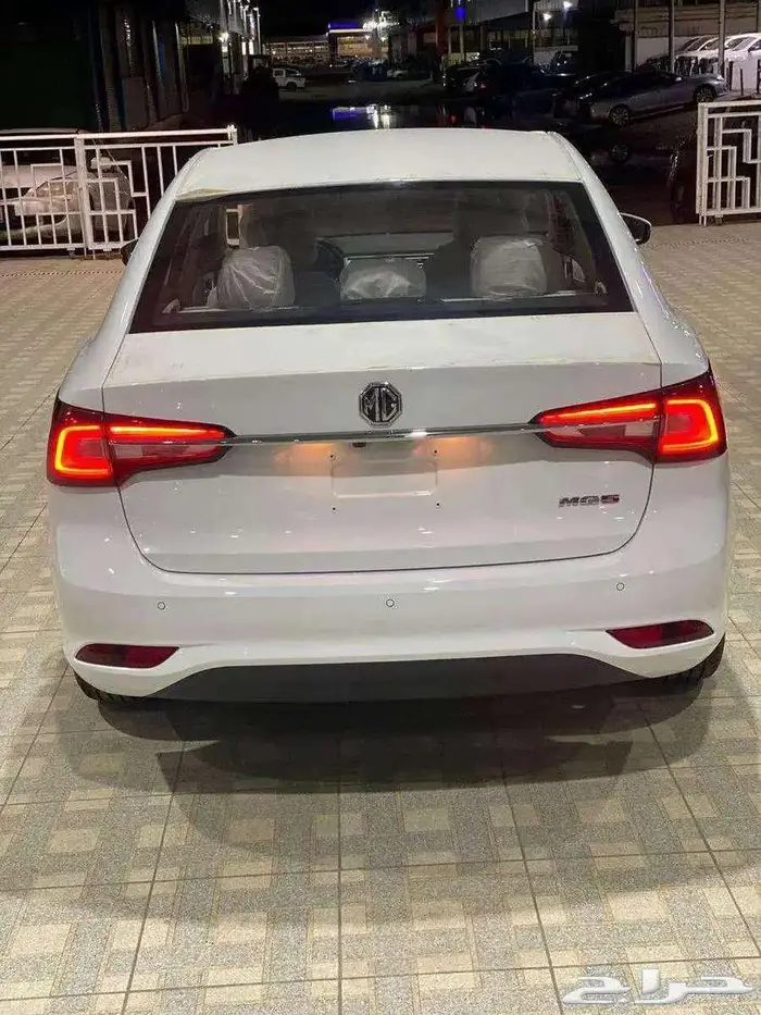 ام جي 5 الشكل القديم موديل 2025 أبيض -فضى -أسود 6