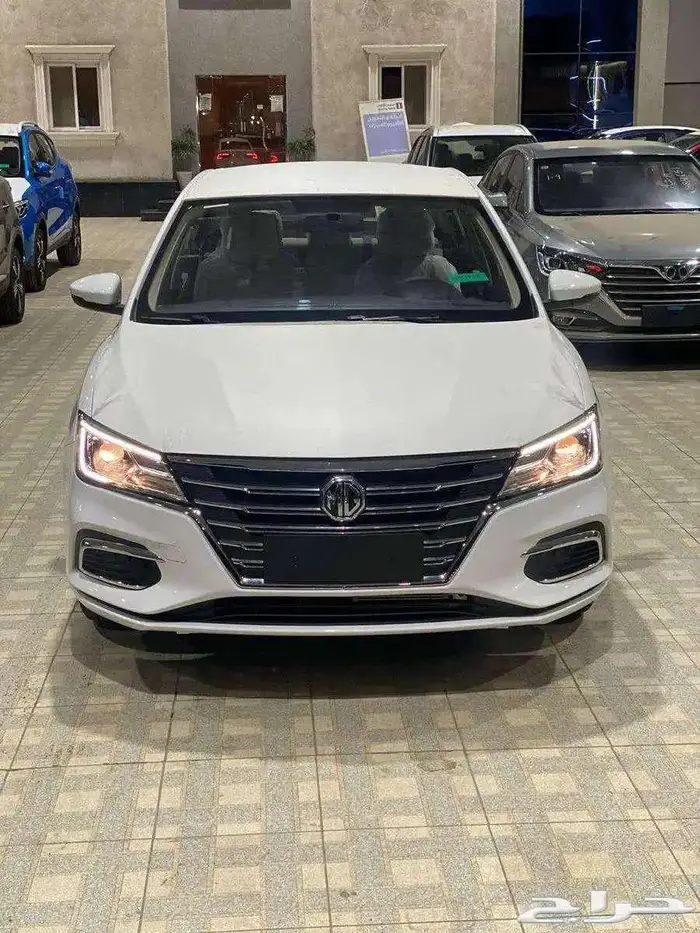 ام جي 5 الشكل القديم موديل 2025 أبيض -فضى -أسود 1