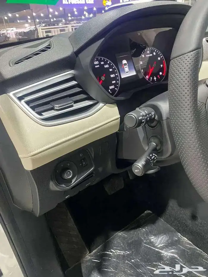 ام جي 5 الشكل القديم موديل 2025 أبيض -فضى -أسود 19