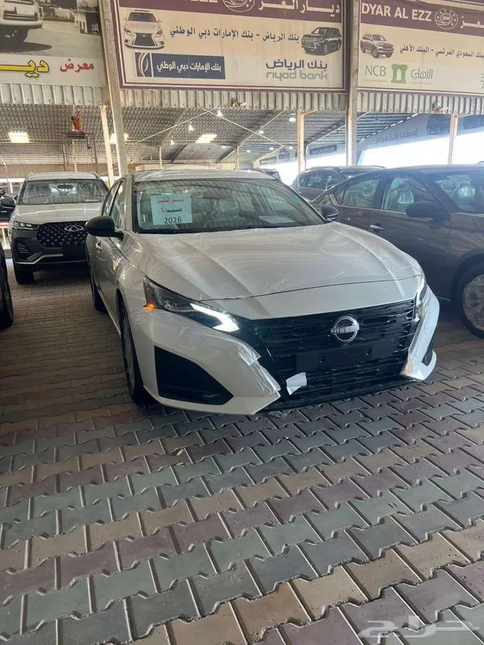 نيسان التيما ستاندر 2026 ابيض ورمادي 2