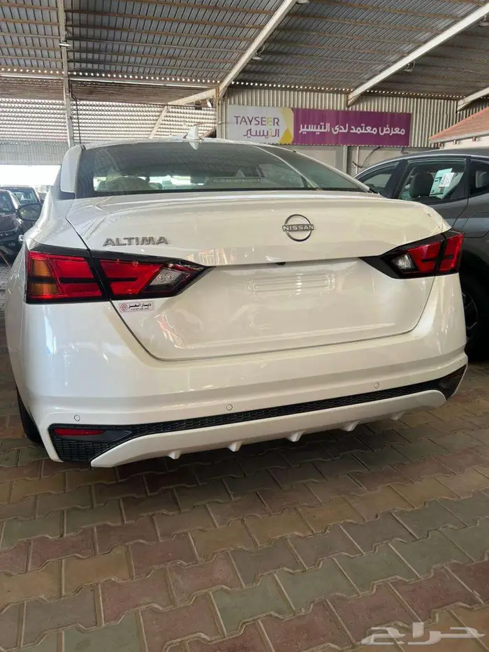 نيسان التيما ستاندر 2026 ابيض ورمادي 4