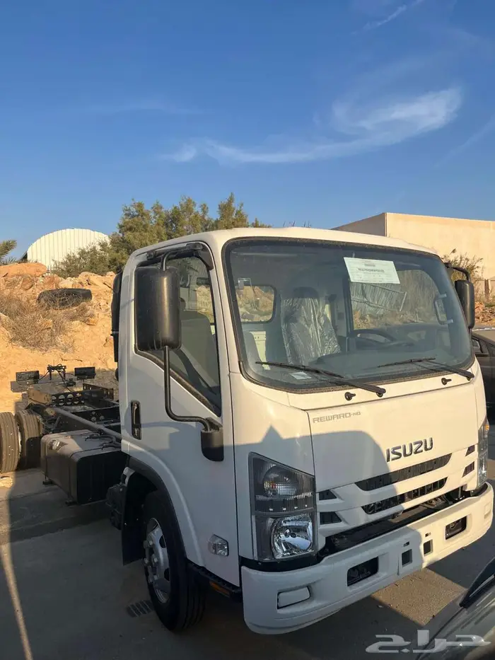 ايسوزو دينا 4طن شاص طويل 2025 1