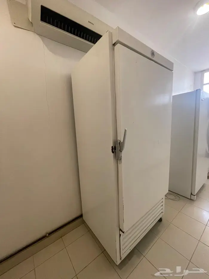 ثلاجه خواطر كبيره تحتاج تعبئة فريون 5