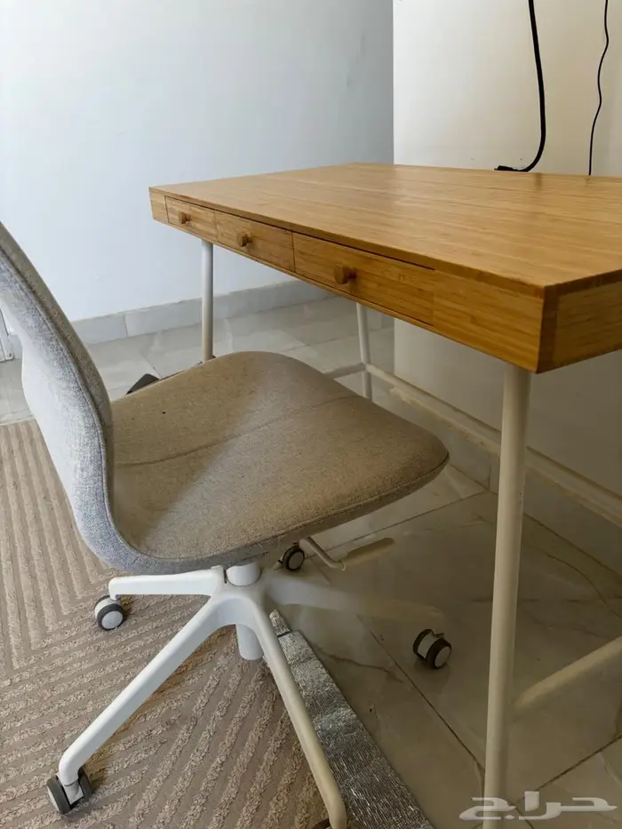 مكتب من طاوله وكرسي للبيع 2