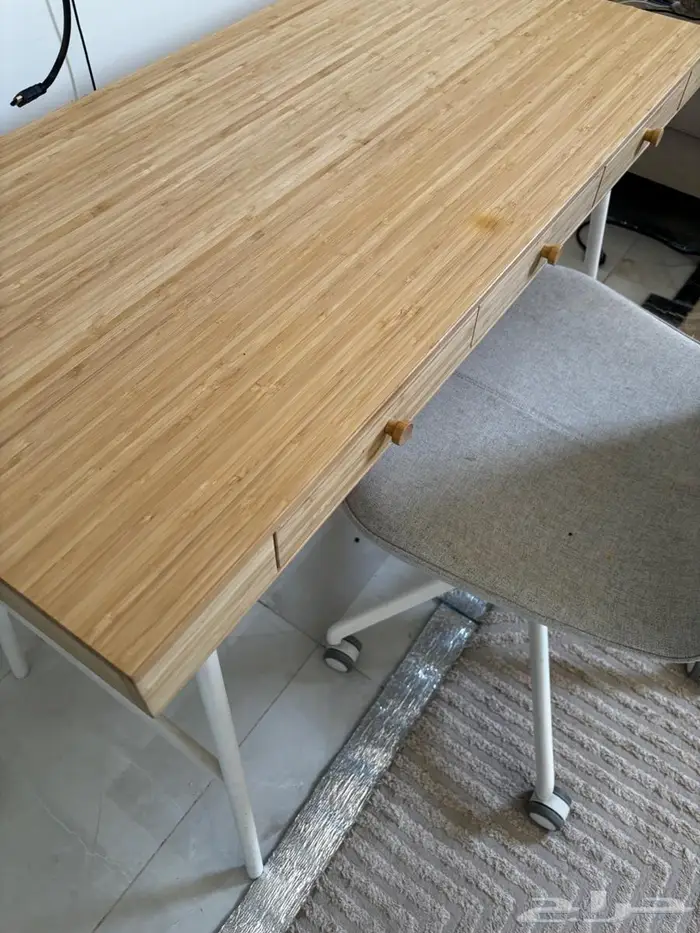 مكتب من طاوله وكرسي للبيع 3