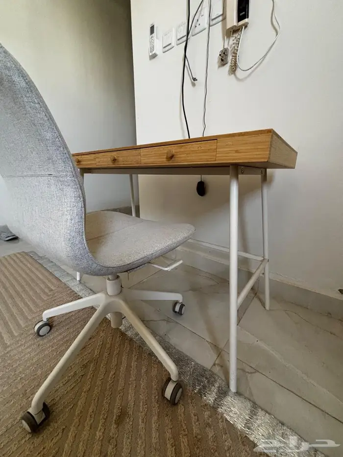 مكتب من طاوله وكرسي للبيع 1