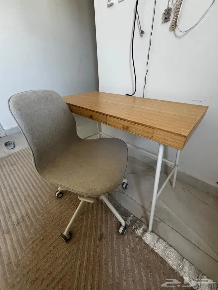 مكتب من طاوله وكرسي للبيع 0