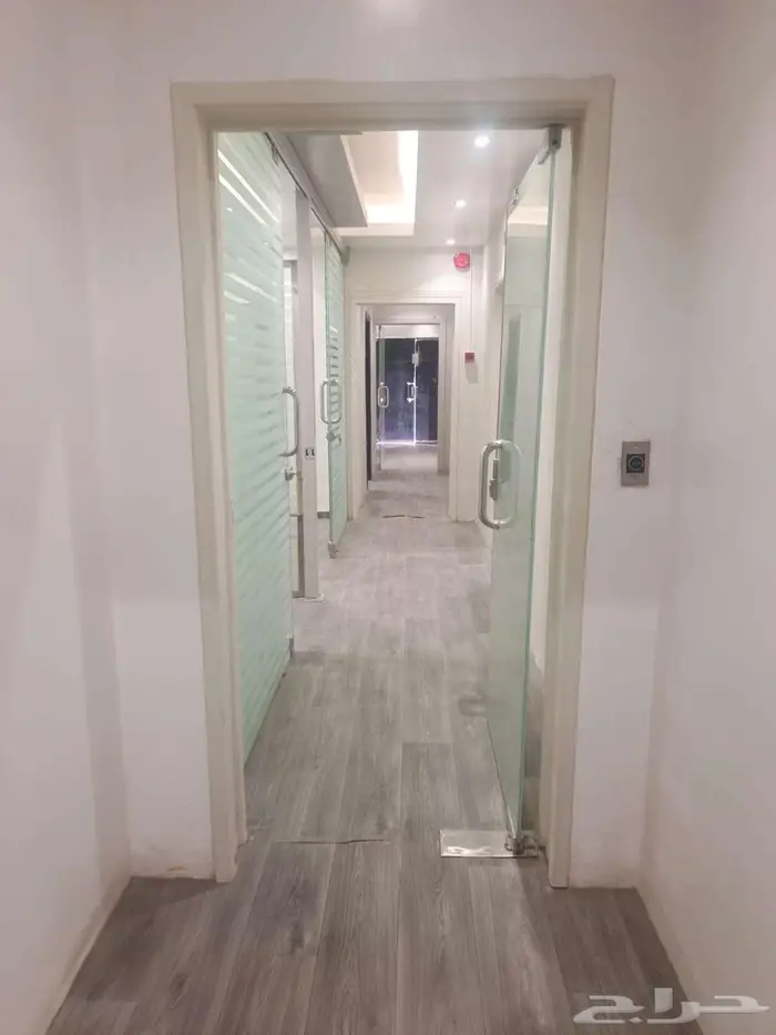 مكتب كبير ارضي شقة مكتبية للايجار بالعليا على التخصصي مباشر 4