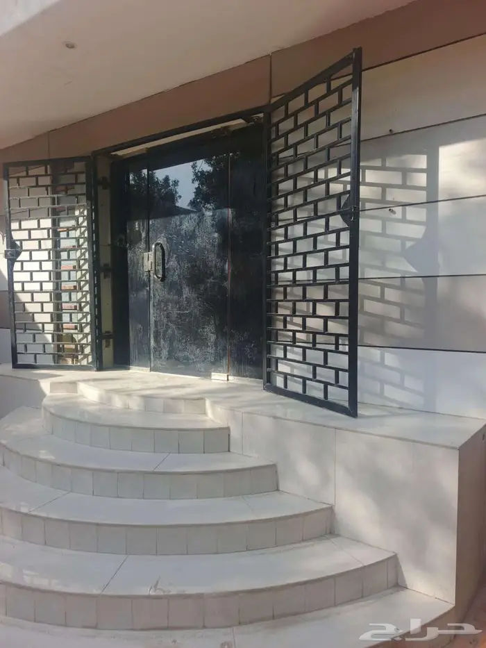 مكتب كبير ارضي شقة مكتبية للايجار بالعليا على التخصصي مباشر 9