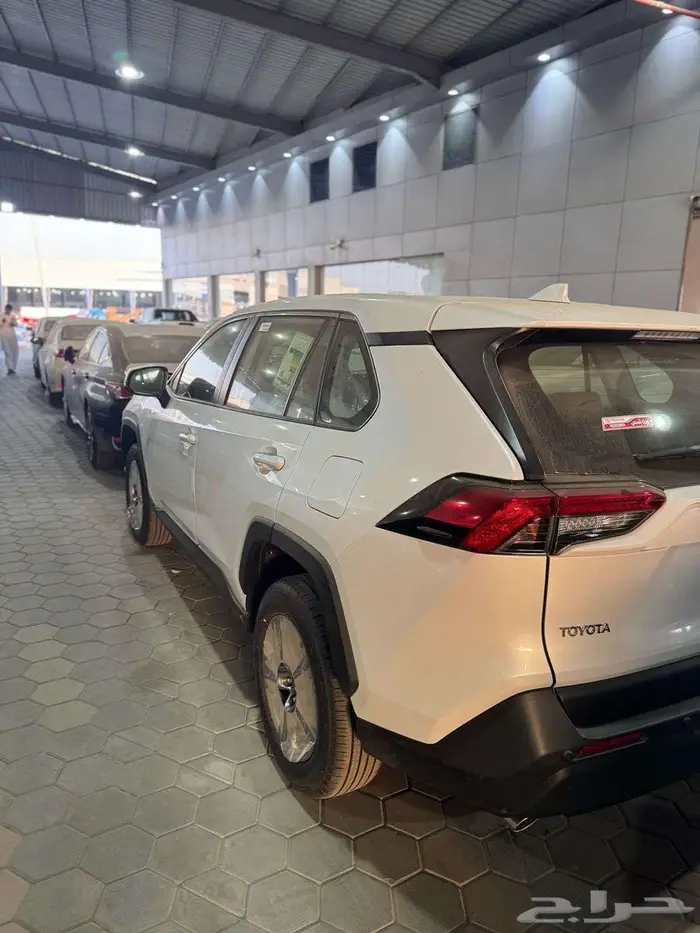 تويوتا راف فور بنزين le 4 4موديل 2025 7