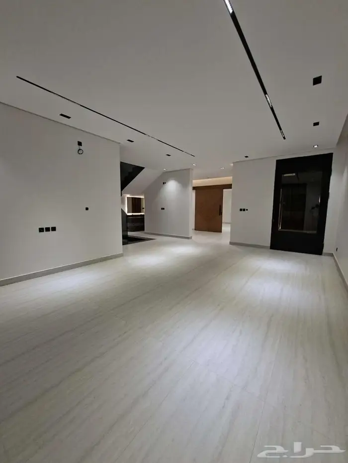 فيلا فاخرة للبيع في حي الصفا 13