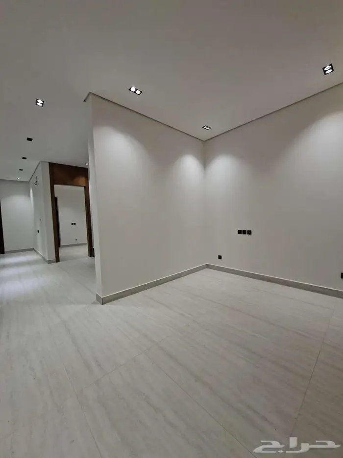 فيلا فاخرة للبيع في حي الصفا 18