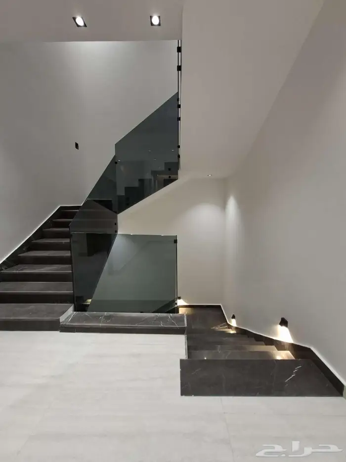 فيلا فاخرة للبيع في حي الصفا 41