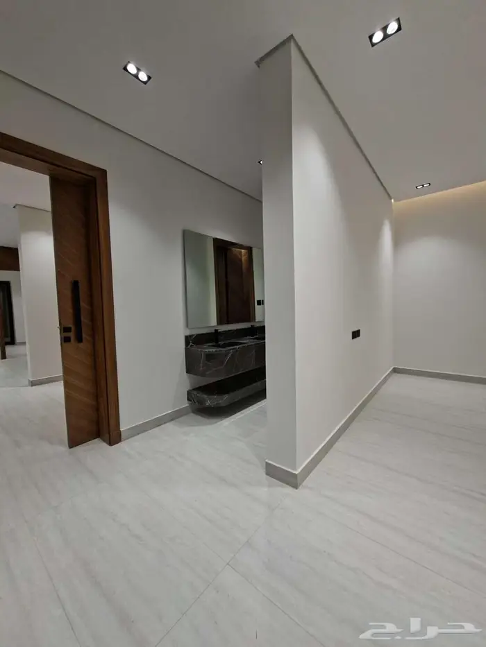 فيلا فاخرة للبيع في حي الصفا 10