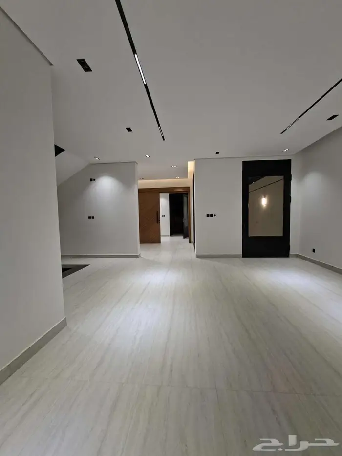 فيلا فاخرة للبيع في حي الصفا 20