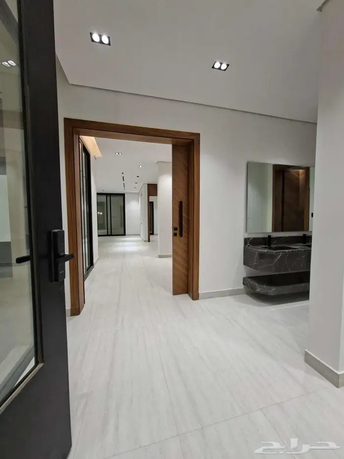 فيلا فاخرة للبيع في حي الصفا 17