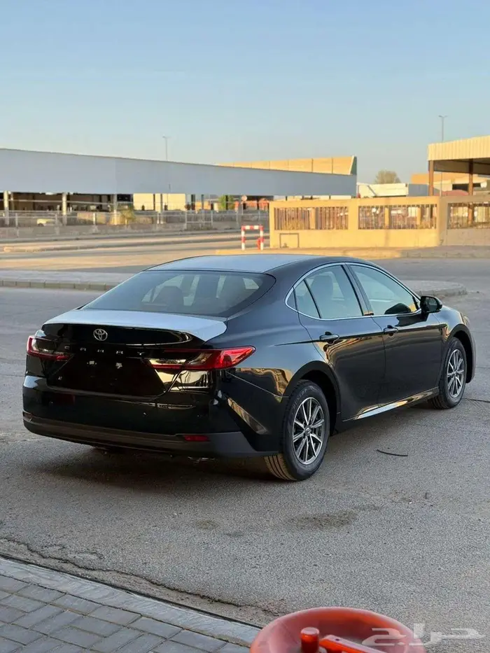 تويوتا كامري ستاندر 2025 سعودي اسود 2