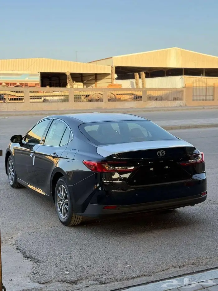 تويوتا كامري ستاندر 2025 سعودي اسود 3
