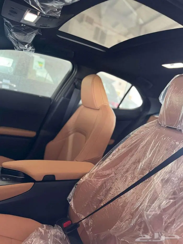 لكزس ux300 هايبرد موديل 2024 6