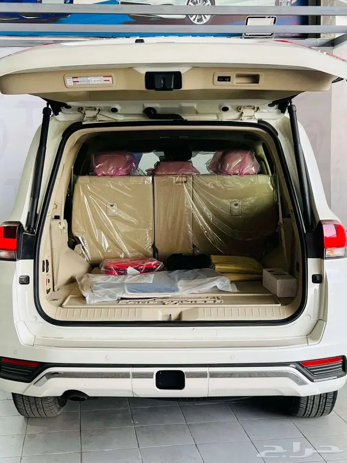 لاندكروزر GXR4 بنزين 2025 4