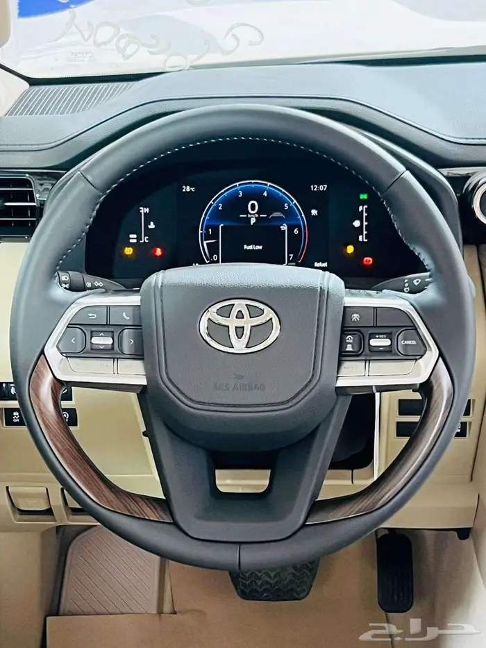 لاندكروزر GXR4 بنزين 2025 5