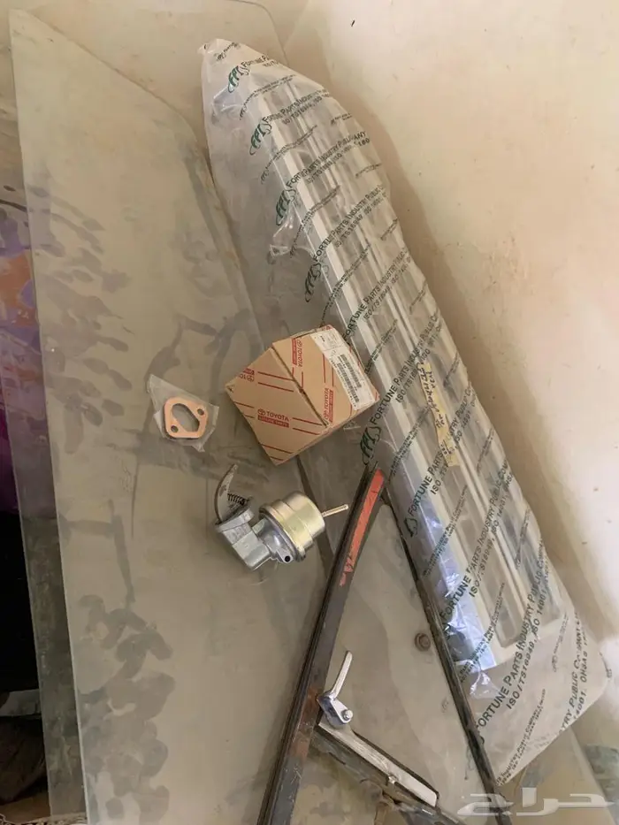 شبك هايلكس 1983أمامي زجاج امامي وخلفي وزجاج المثلث يمين 0