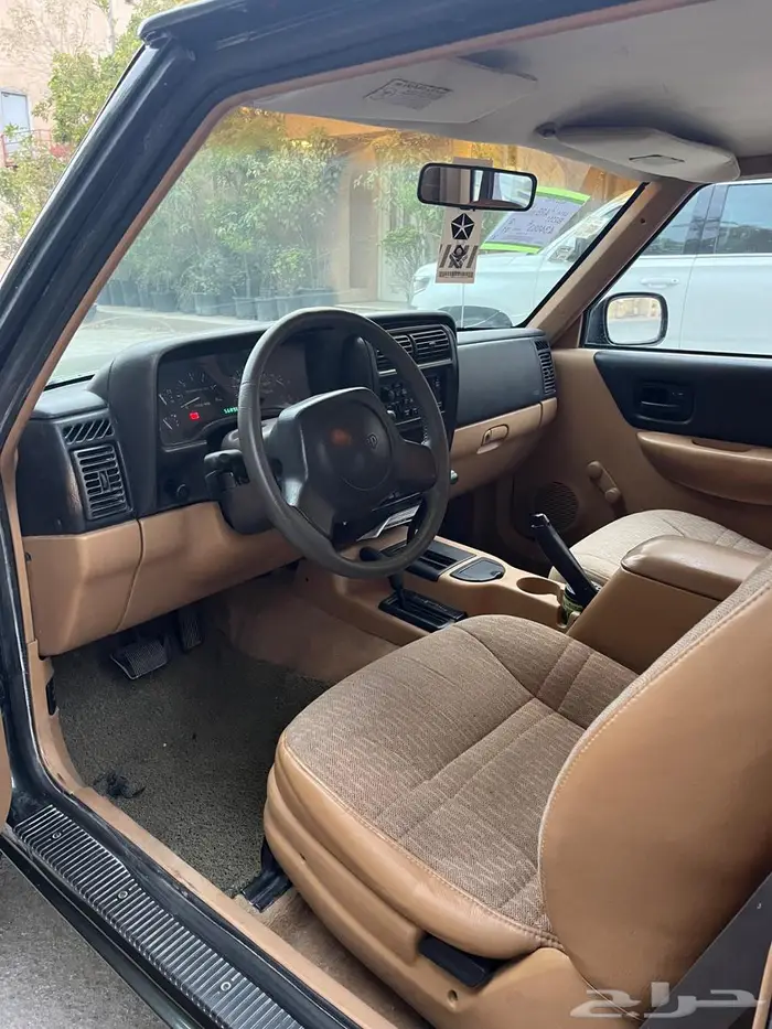 للبيع جيب شروكي 97 4