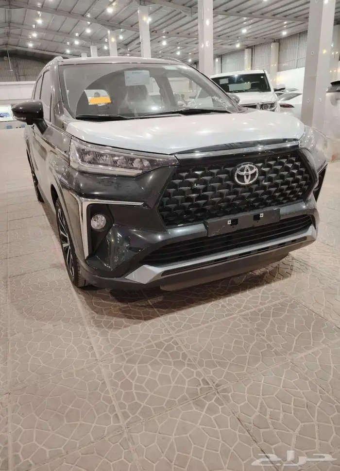 تويوتا فيلوز GLX بنزين 2025 فل كامل لون اسود 2