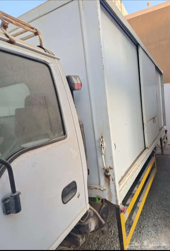 صندوق مواد غذائية ومياه وعصائر 4