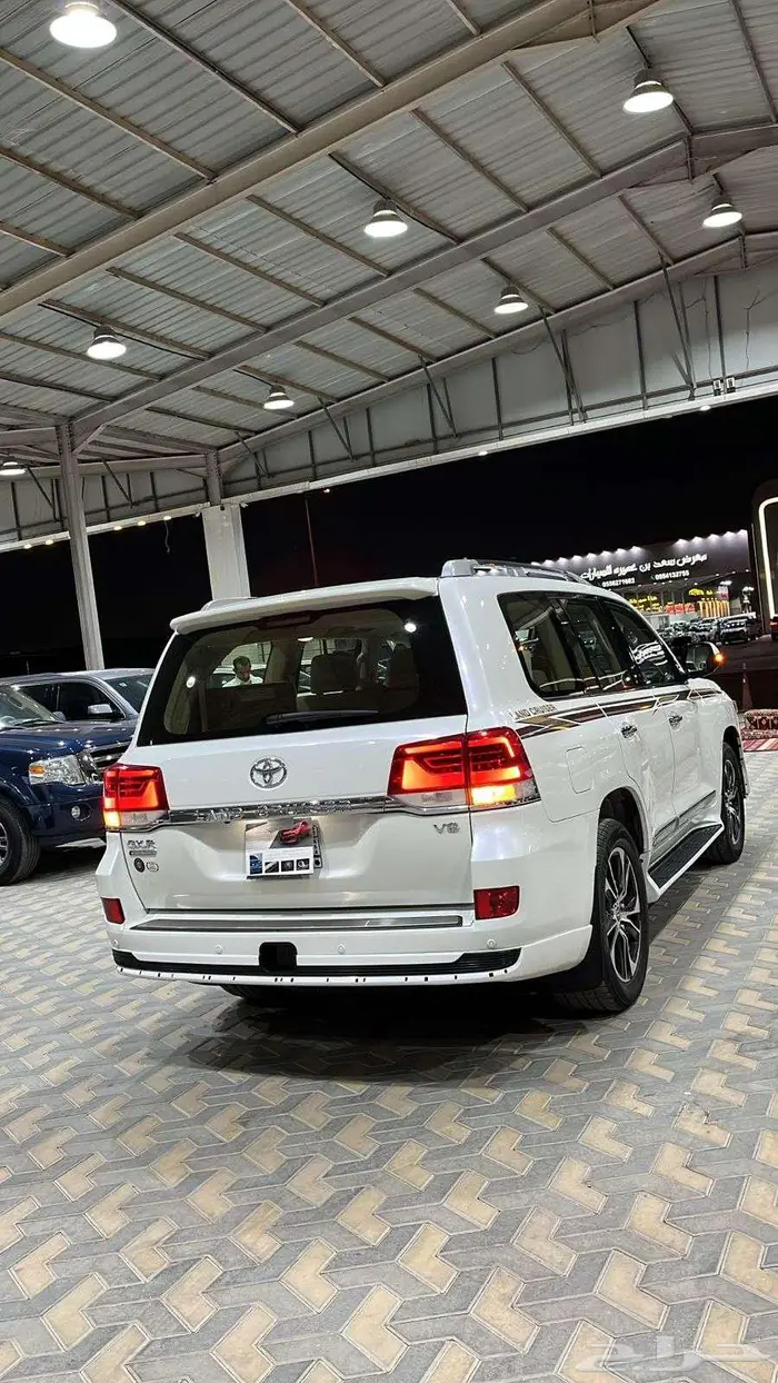 تويوتا جى اكس ار 8 سلندر بريمى موديل 2021 3