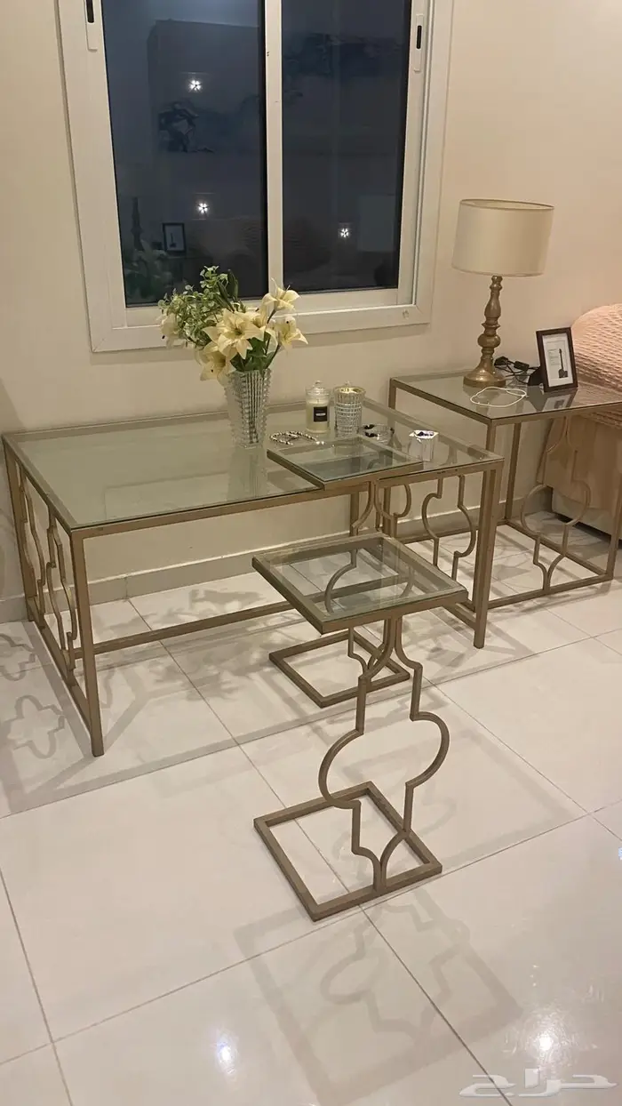 طاولات للبيع 0