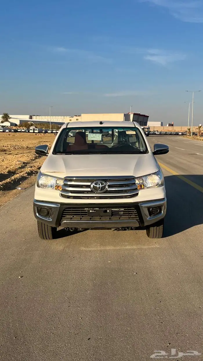 تويوتا هايلوكس GLX غمارة بنزين 2025 - عرض بنك الإنماء 7