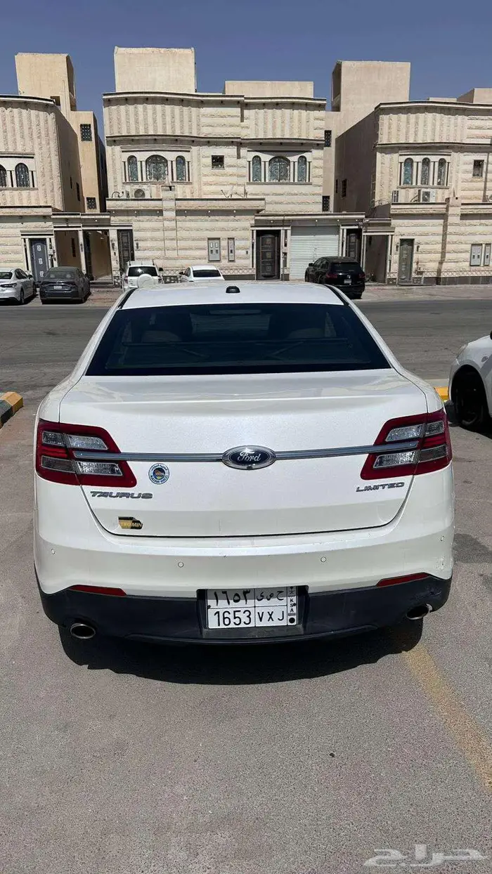 فورد تورس موديل 2014 اللون الابيض 6
