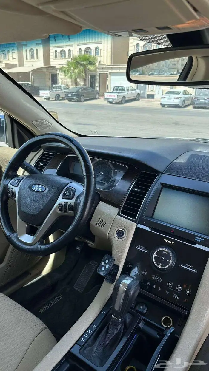 فورد تورس موديل 2014 اللون الابيض 3