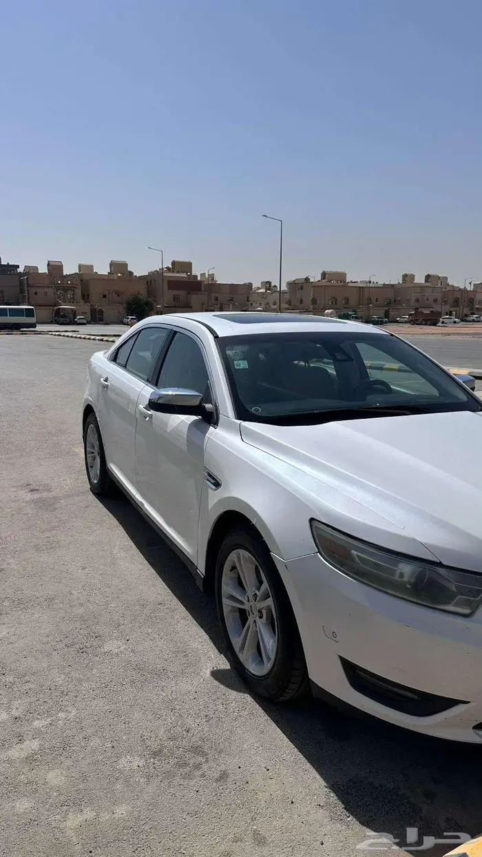 فورد تورس موديل 2014 اللون الابيض 2