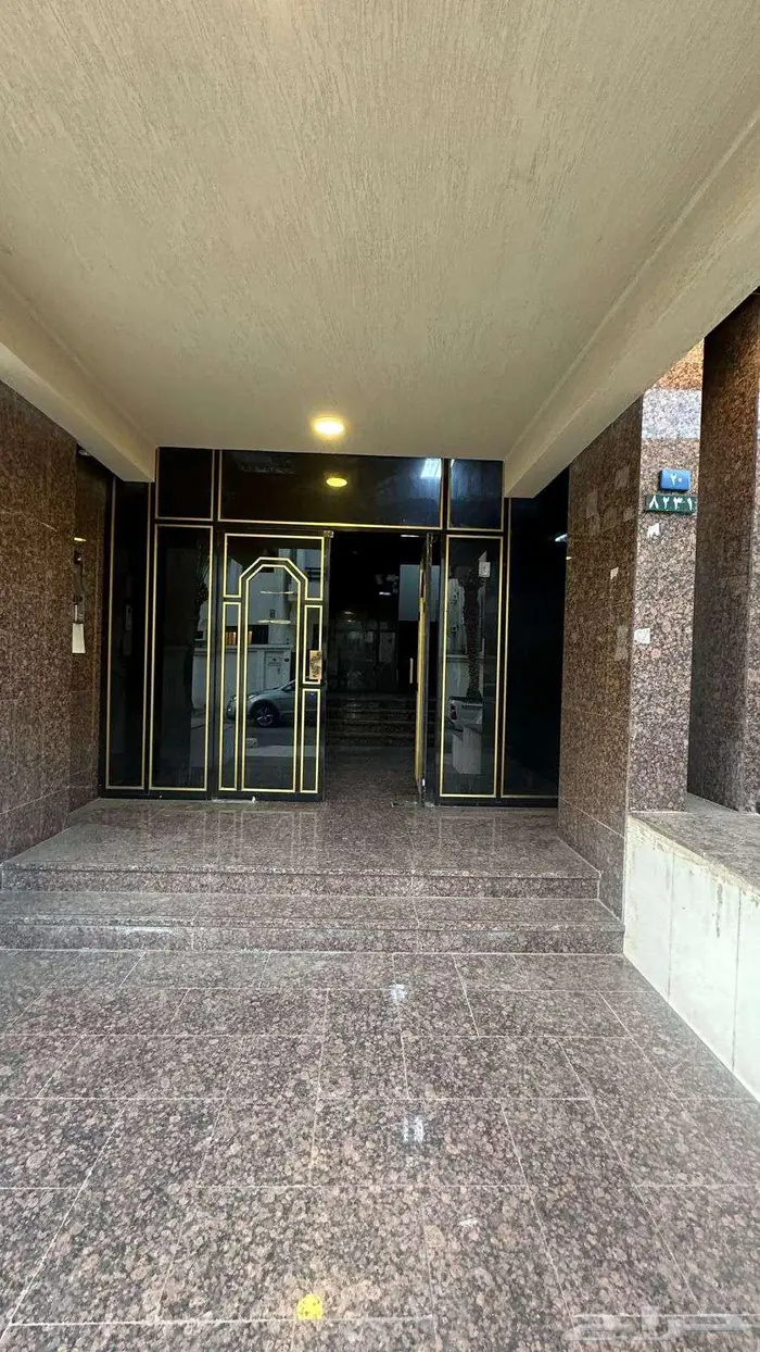 شقة للايجار مكونه من 5 غرف بحي الفيصلية خلف عزيز مول 2