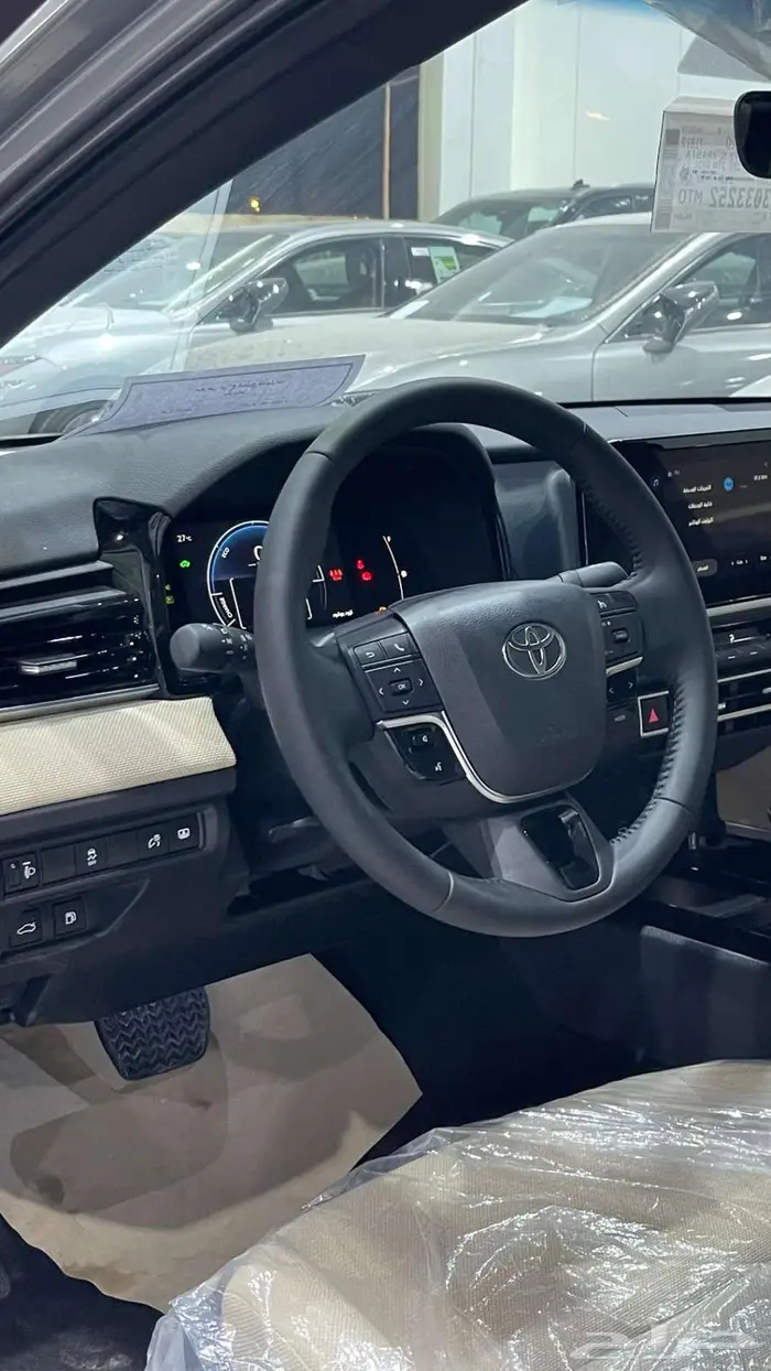تويوتا كامري LE هايبرد موديل 2025 السعر 122475 9