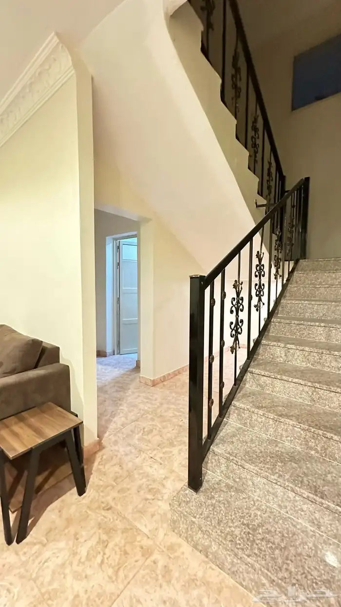 للبيع شقة دبلكسية دور اول وثاني يوجد صانصير 3