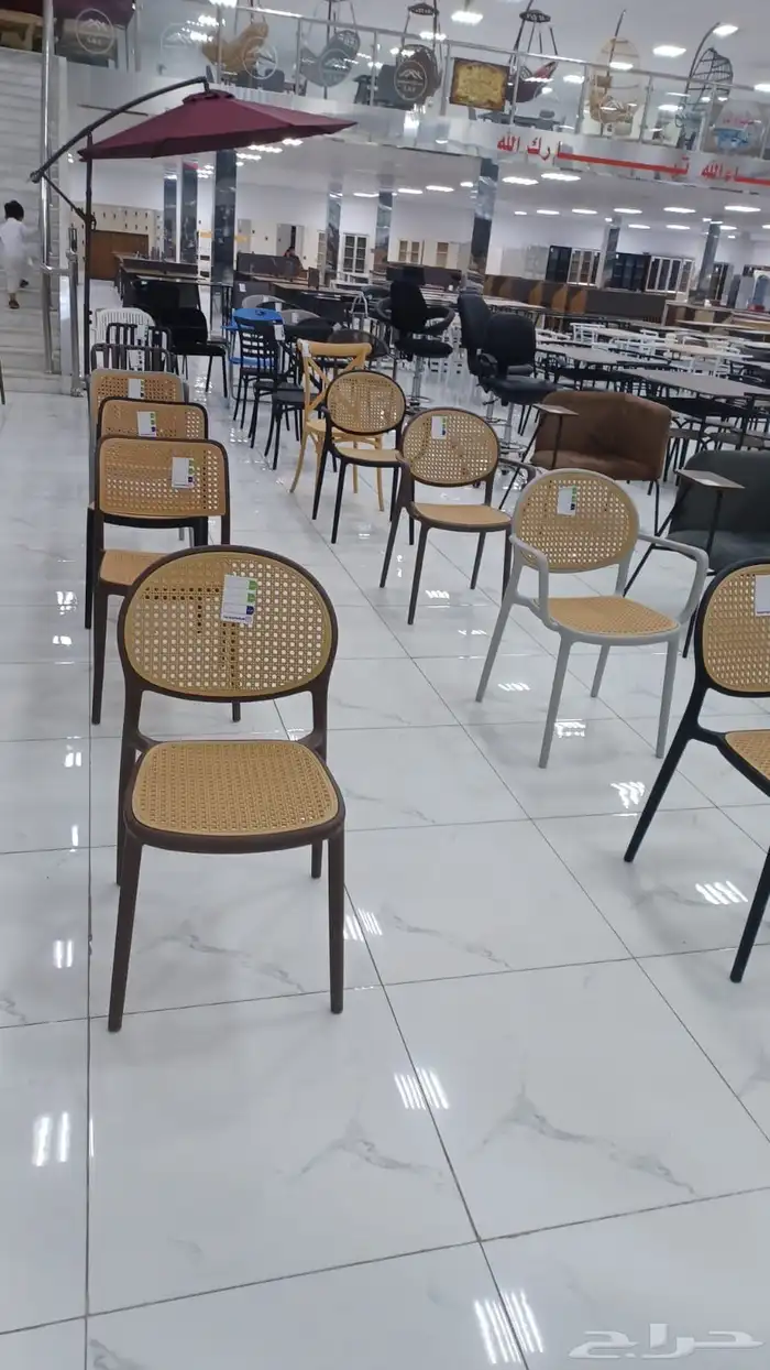 محطات عمل  كراسي محاضرات  جلسات خارجيه  مكاتب  كراسي 41