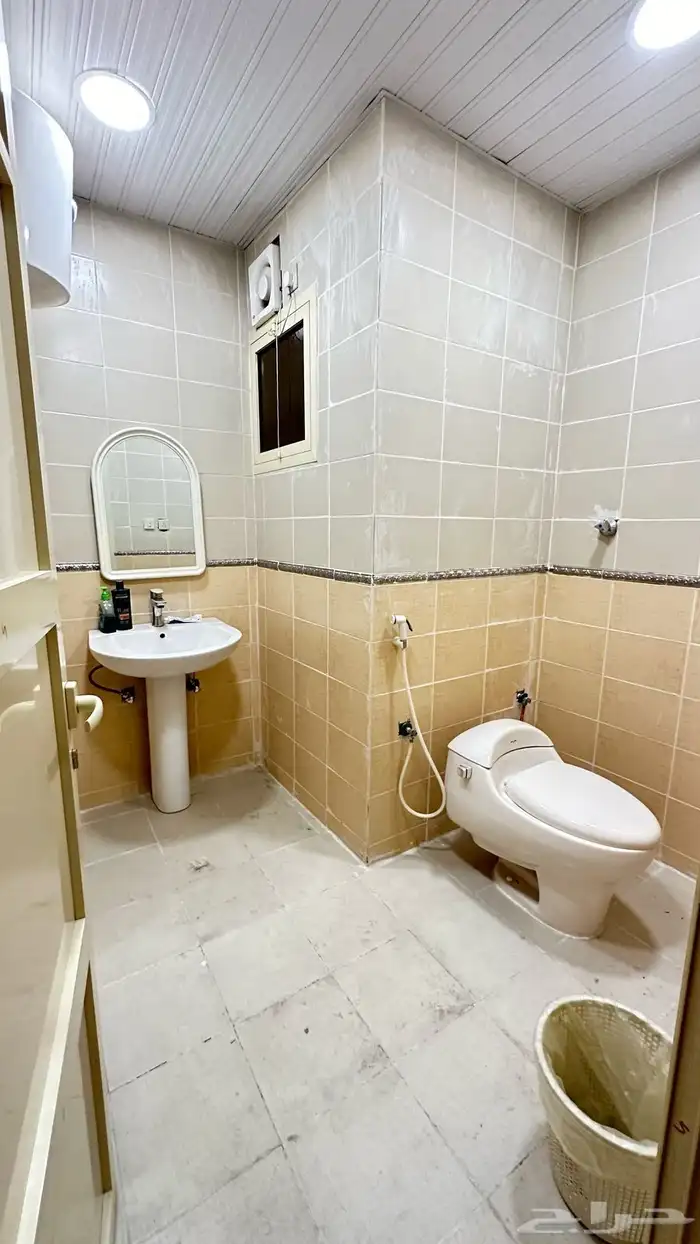 للبيع شقة دبلكسية دور اول وثاني يوجد صانصير 7