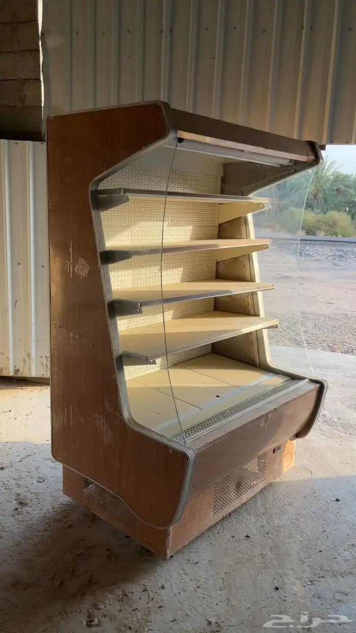 اغرض محل حلويات كامله ومن اجود انواع الخشب والثلاجات 39